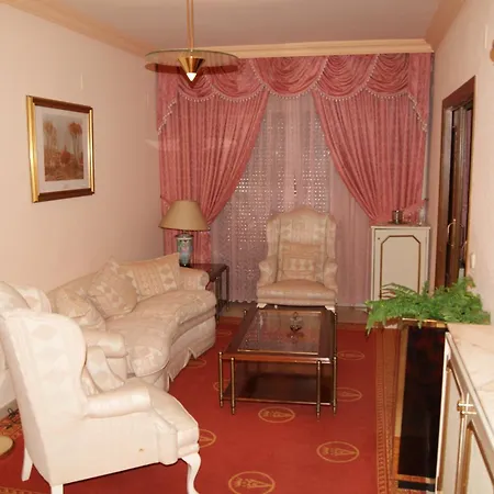 Reina Victoria 3*